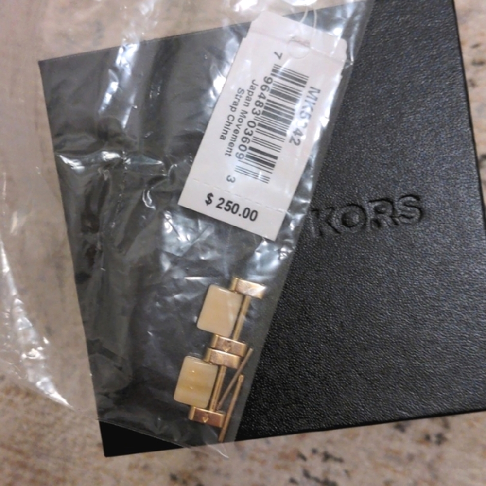 Michael Kors watch - Picture 8 of 9